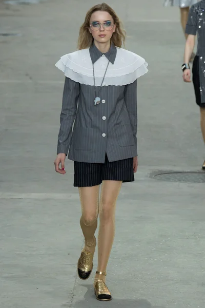 Look 60